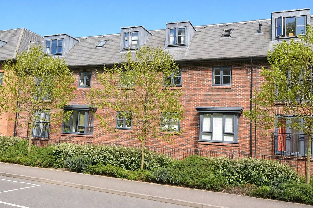 Additional image 6 of 2 bed flat for saleCarter Court, Hook, Hampshire RG27