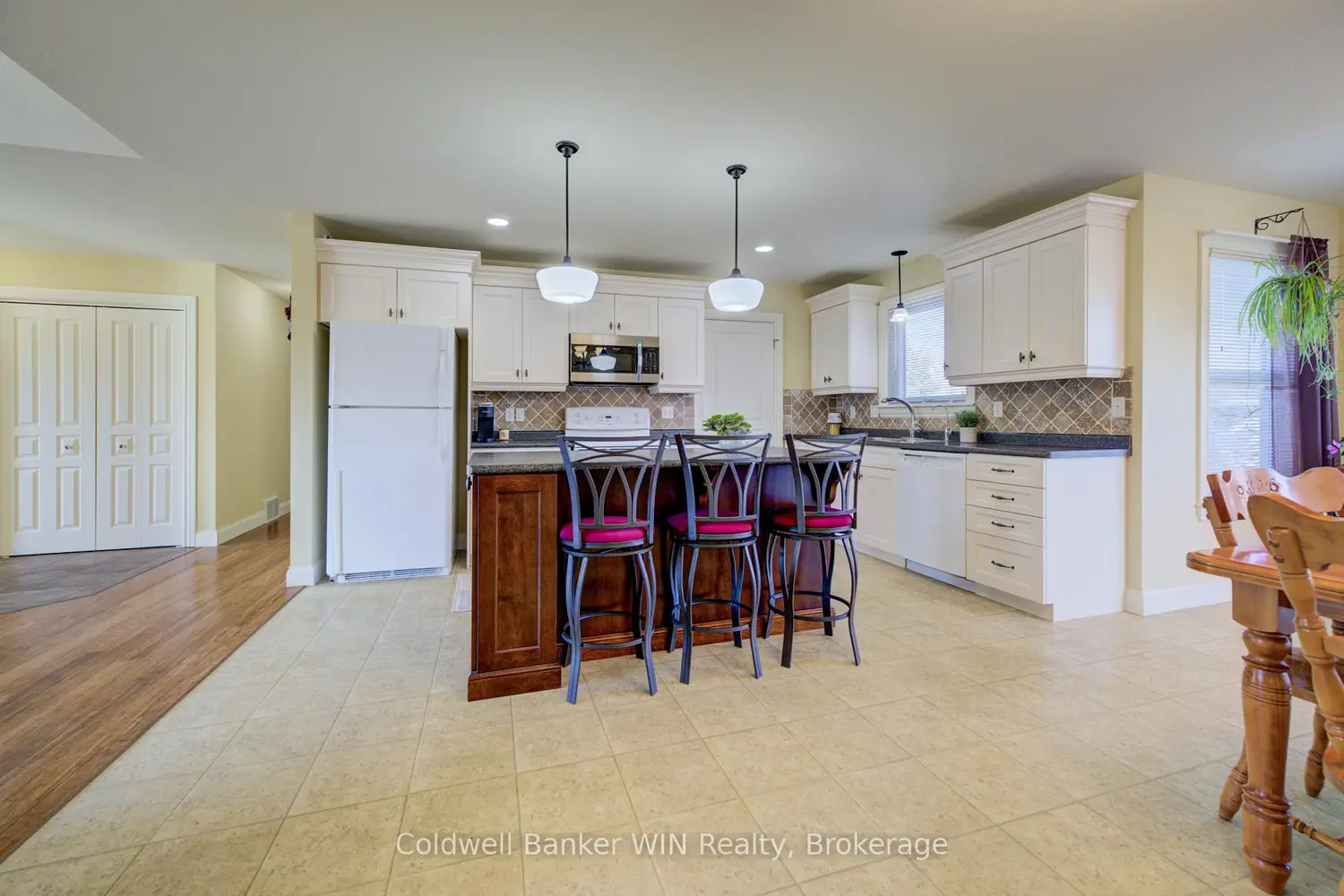 34 Regency Drive photo 3
