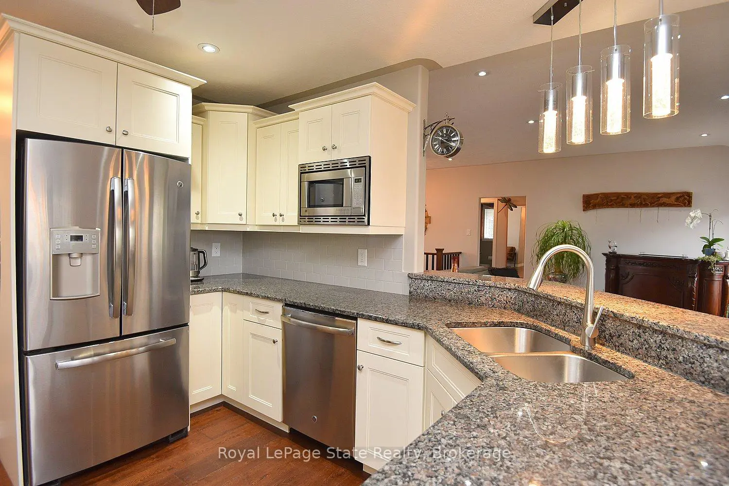25 Birch Avenue photo 5