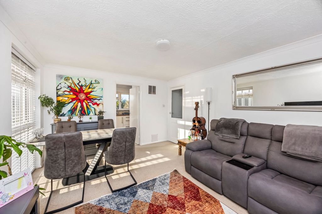 2 bed flat for saleSt. Cuthmans Road, Steyning BN44 photo 5