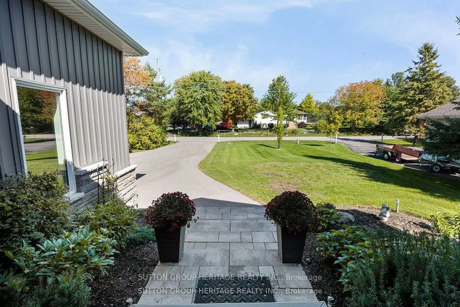 52 Hillside Drive photo 2