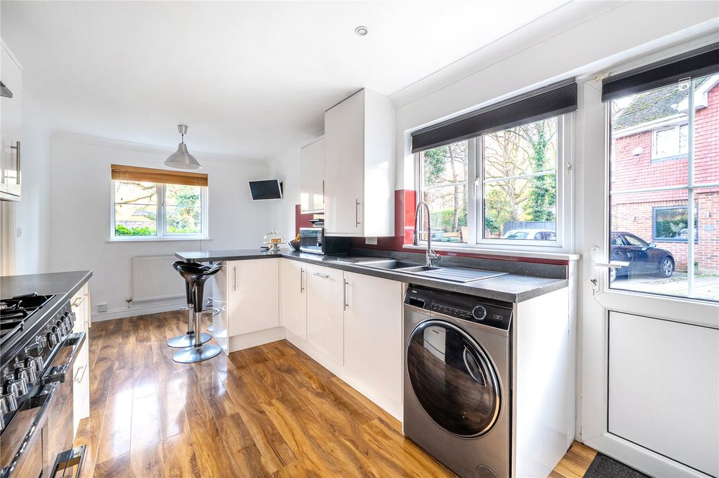 Additional image 22 of 5 bed semi-detached house for saleKingsbridge End, Hook, Hampshire RG27