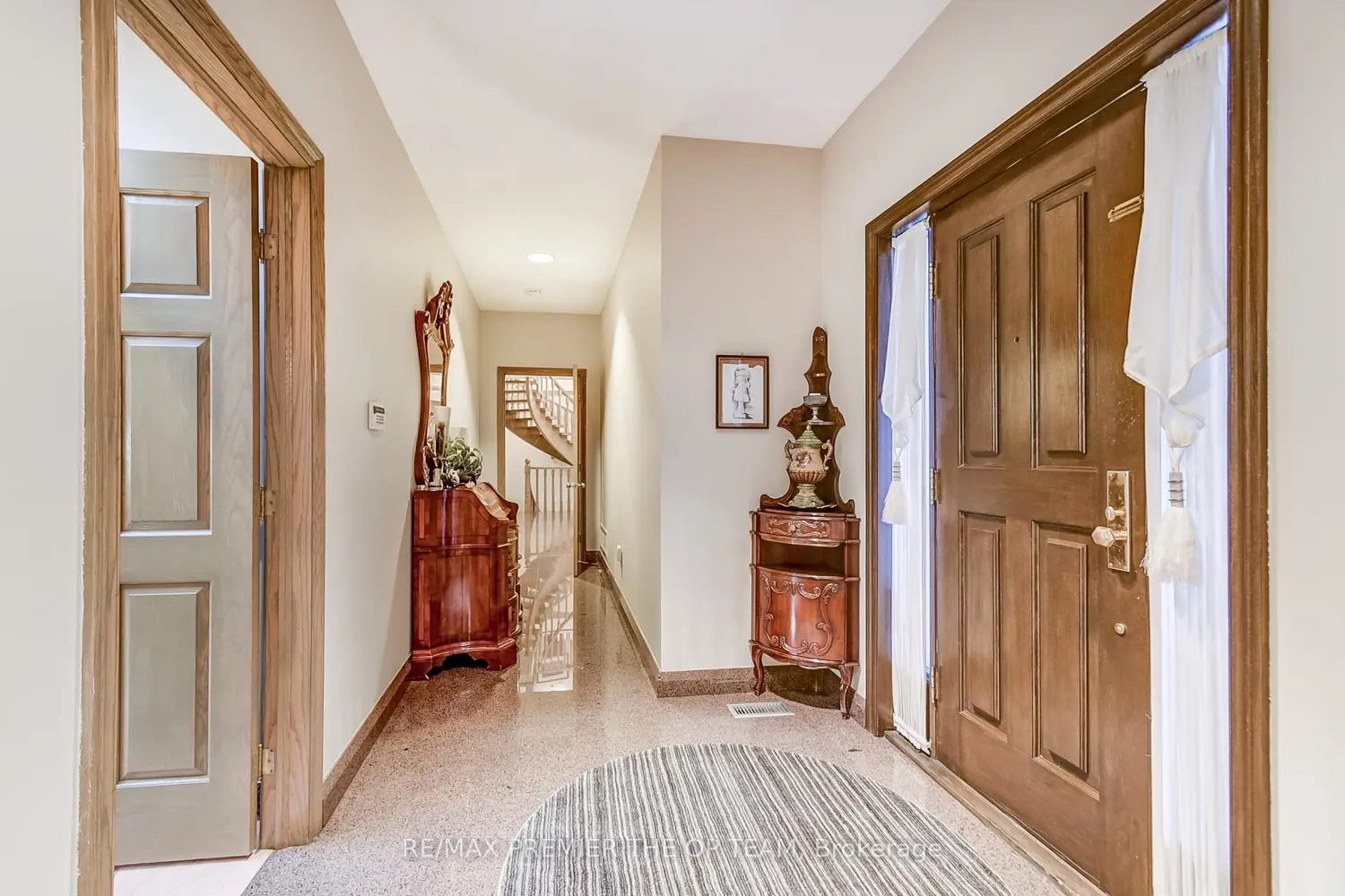 118 Cowan Drive photo 5