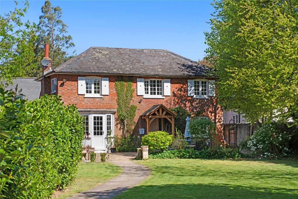 5 bed detached house for saleIfield Road, Charlwood, Surrey RH6