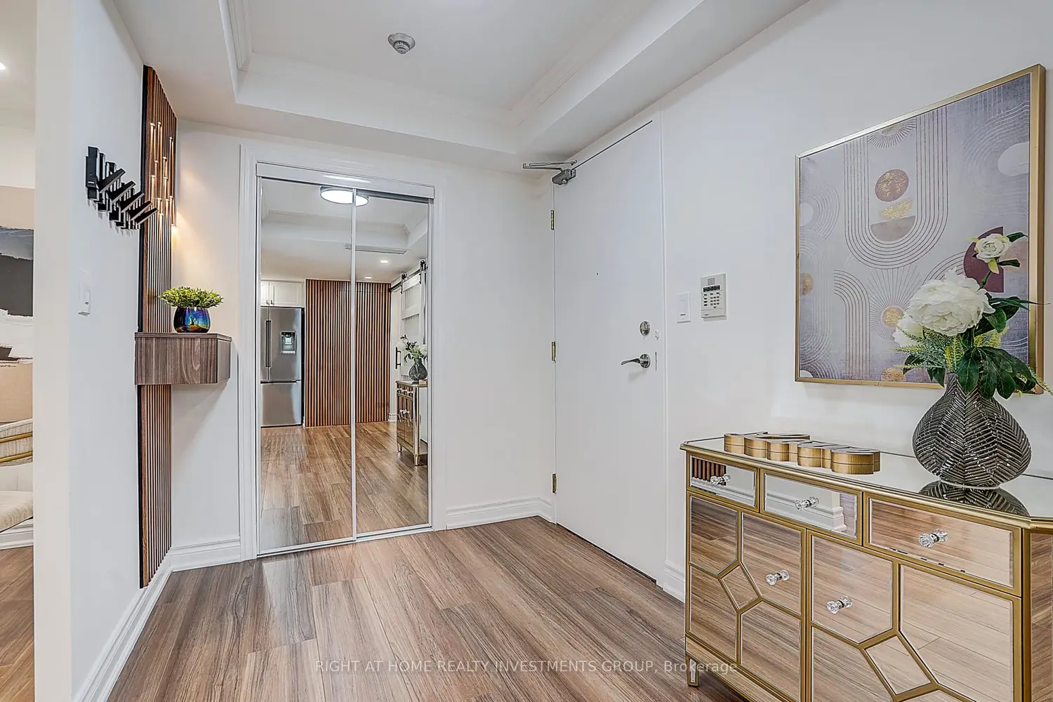 89 Skymark Drive 511