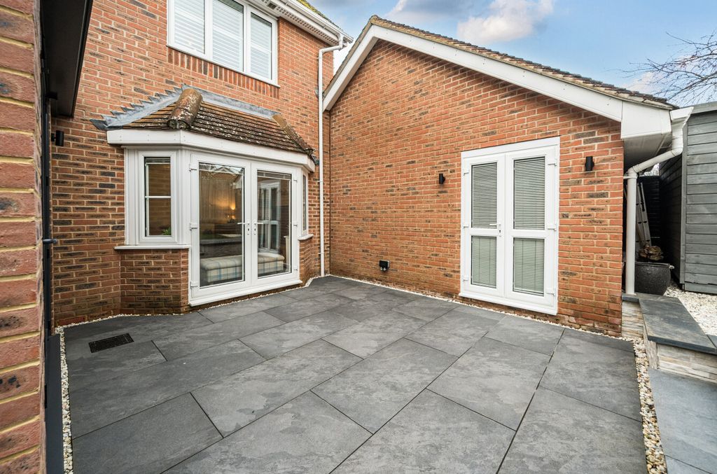 Additional image 11 of 5 bed detached house for saleMyllers Lond, Hook, Hampshire RG27