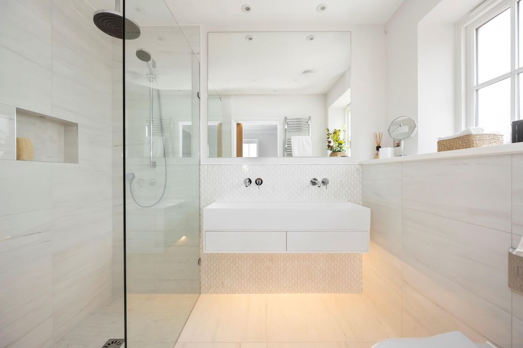 Additional image 11 of 2 bed flat for saleHaslemere Heights, Hill Road, Haslemere, Surrey GU27