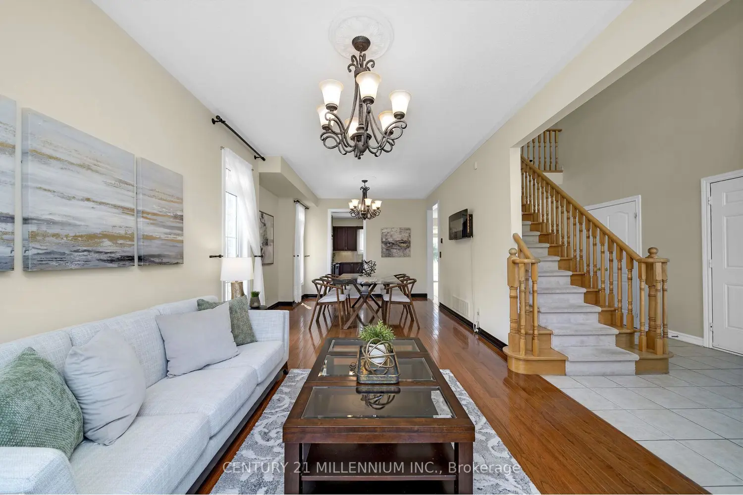 15 Upper Canada Drive photo 5