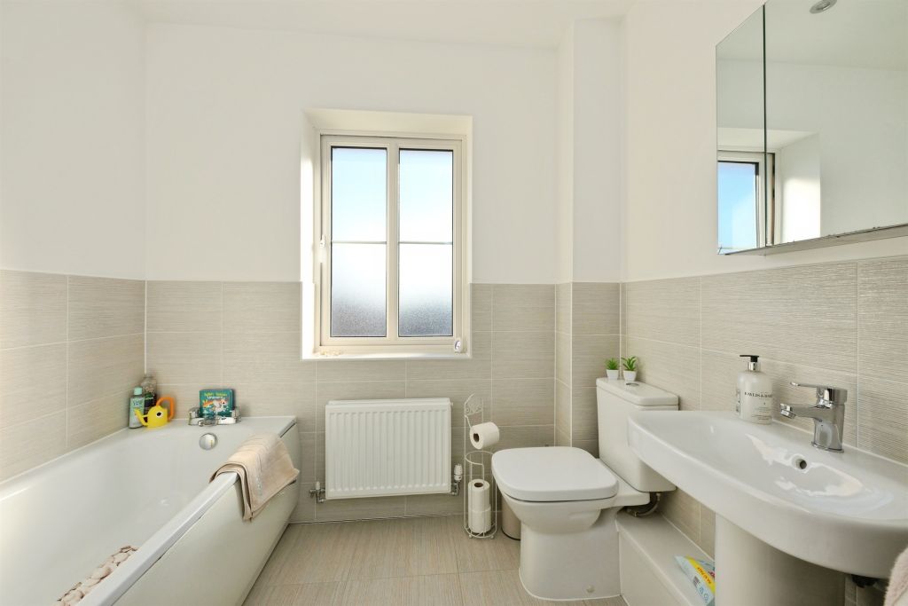 Additional image 8 of 2 bed flat for saleMoye Close, Hoddesdon EN11