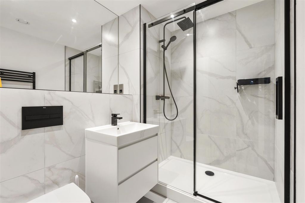 Additional image 12 of 2 bed flat for saleBircherley Green, Hertford SG14