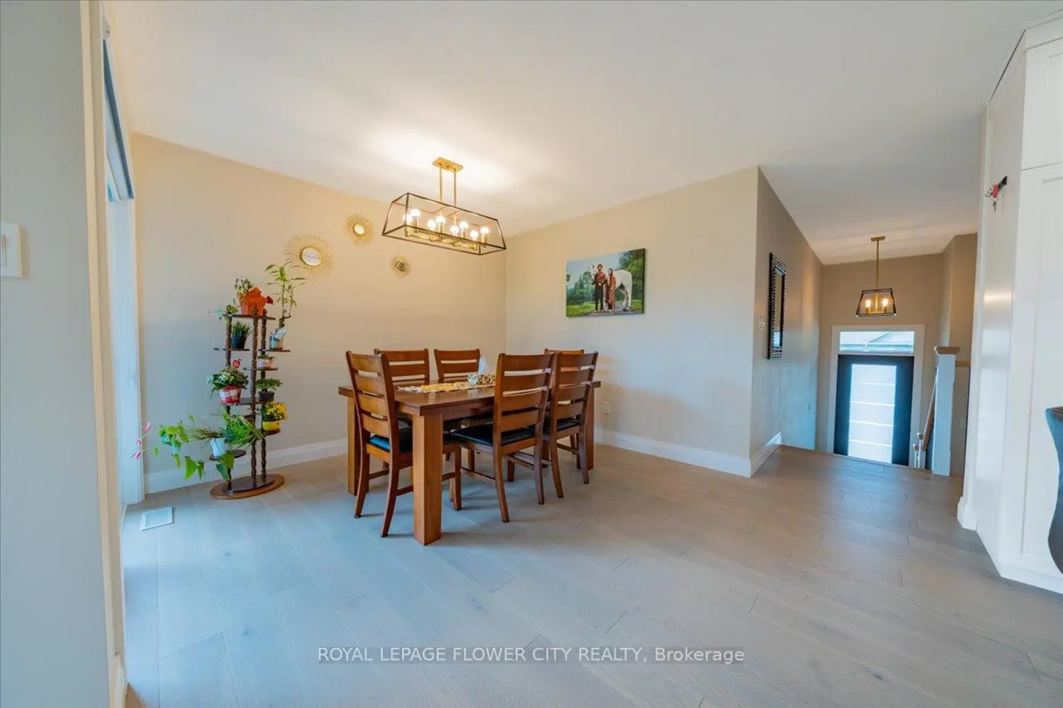 430 Wellington Street photo 5