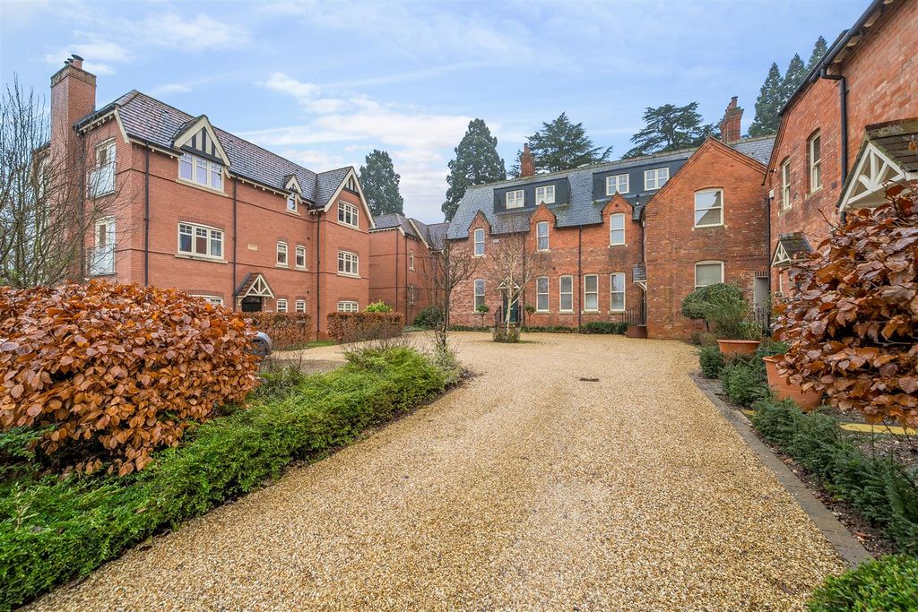 3 bed flat for saleStratford Road, Henley-In-Arden B95