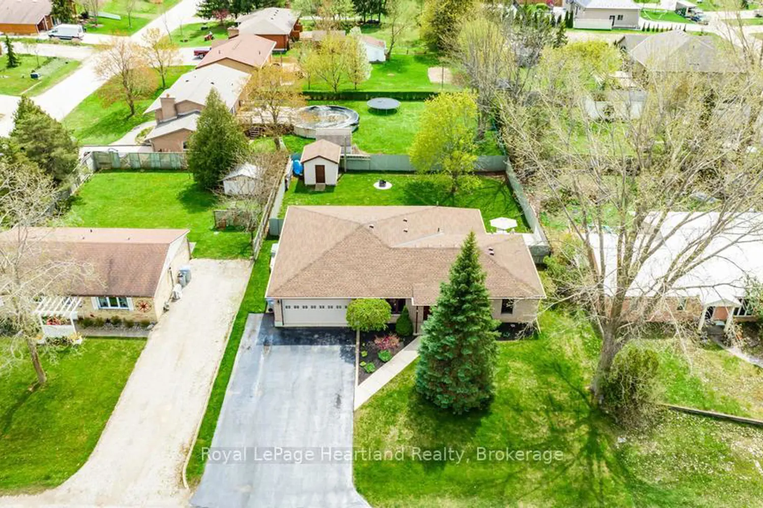 4 Ducharme Crescent photo 2