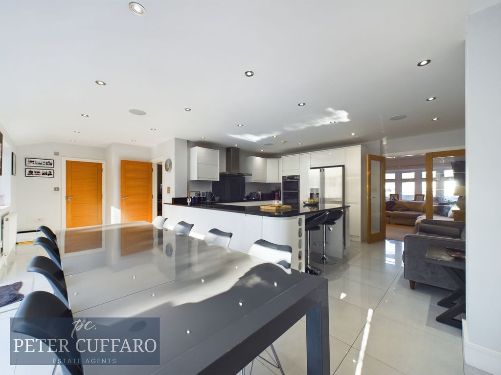 Additional image 8 of 5 bed semi-detached house for saleDanemead, Hoddesdon EN11