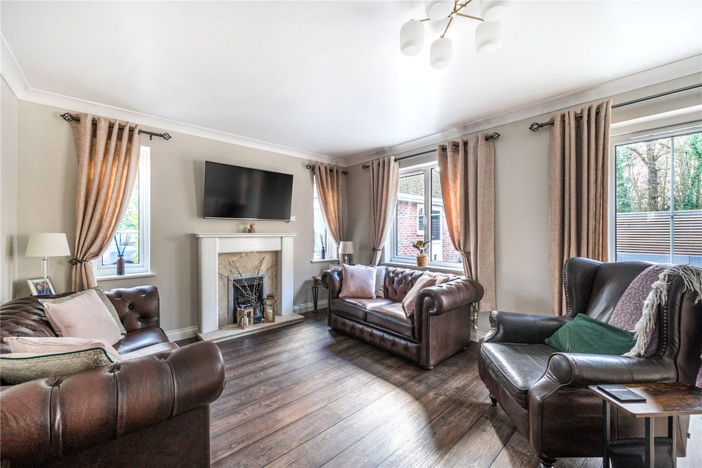 Additional image 2 of 5 bed semi-detached house for saleKingsbridge End, Hook, Hampshire RG27