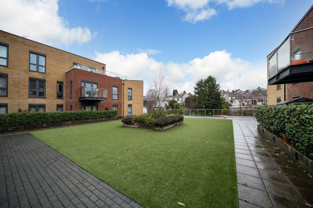 Additional image 9 of 2 bed flat for saleRegents House Frogmore Road, Hemel Hempstead, Hertfordshire HP3
