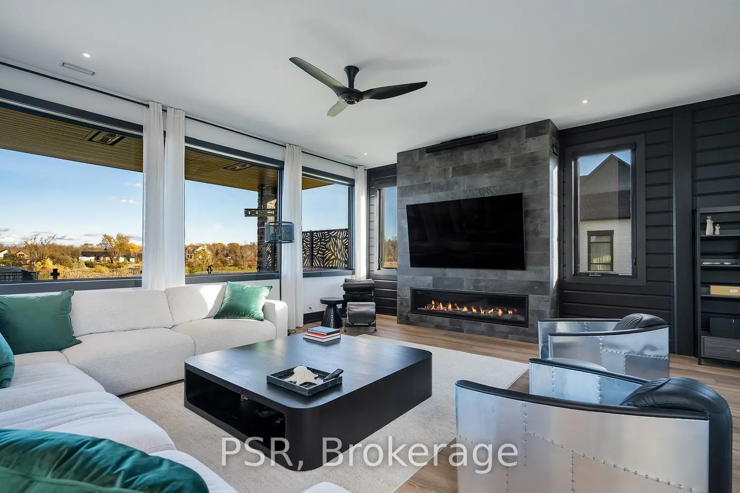 4 Raintree Court photo 3