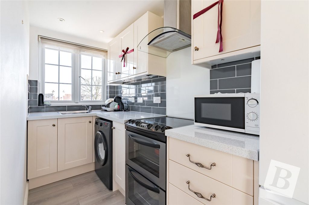 Additional image 2 of 2 bed flat for saleNorth Street, Hornchurch RM11