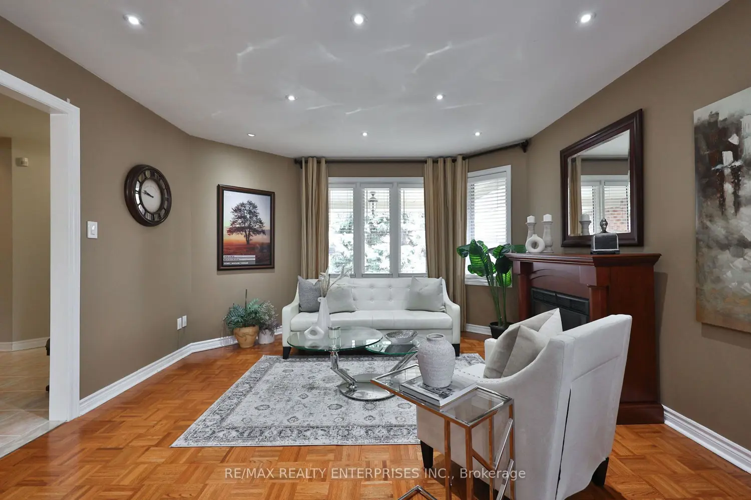 3022 Dalehurst Drive photo 4