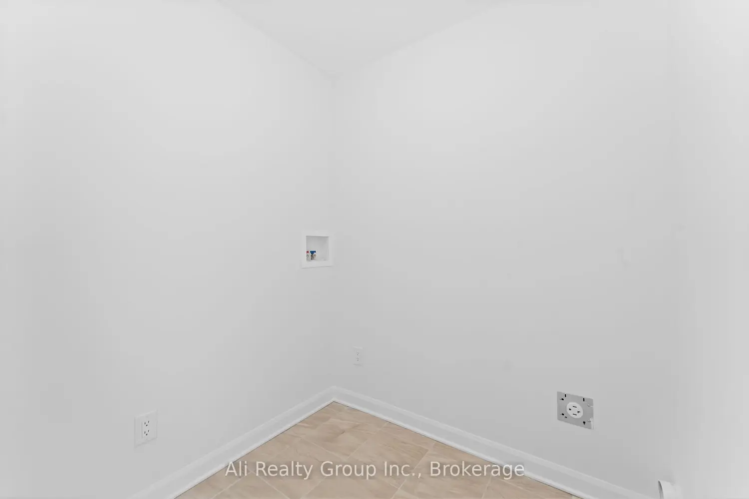 Additional image 11 of 661 Hamsa Street