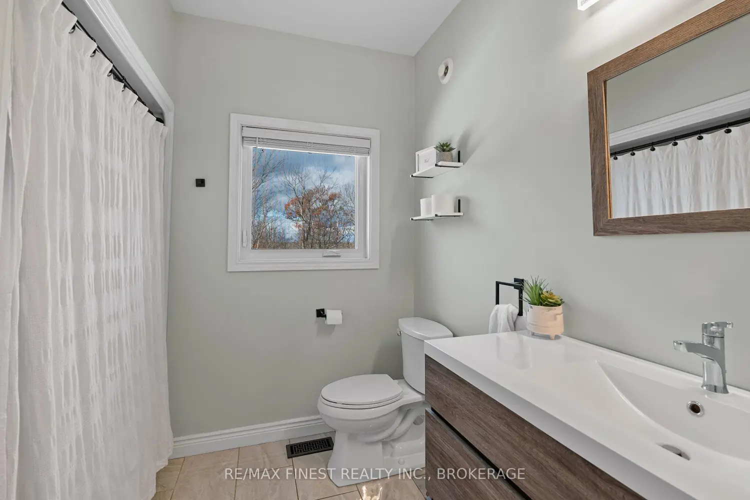 1557 Long Lake Road photo 5