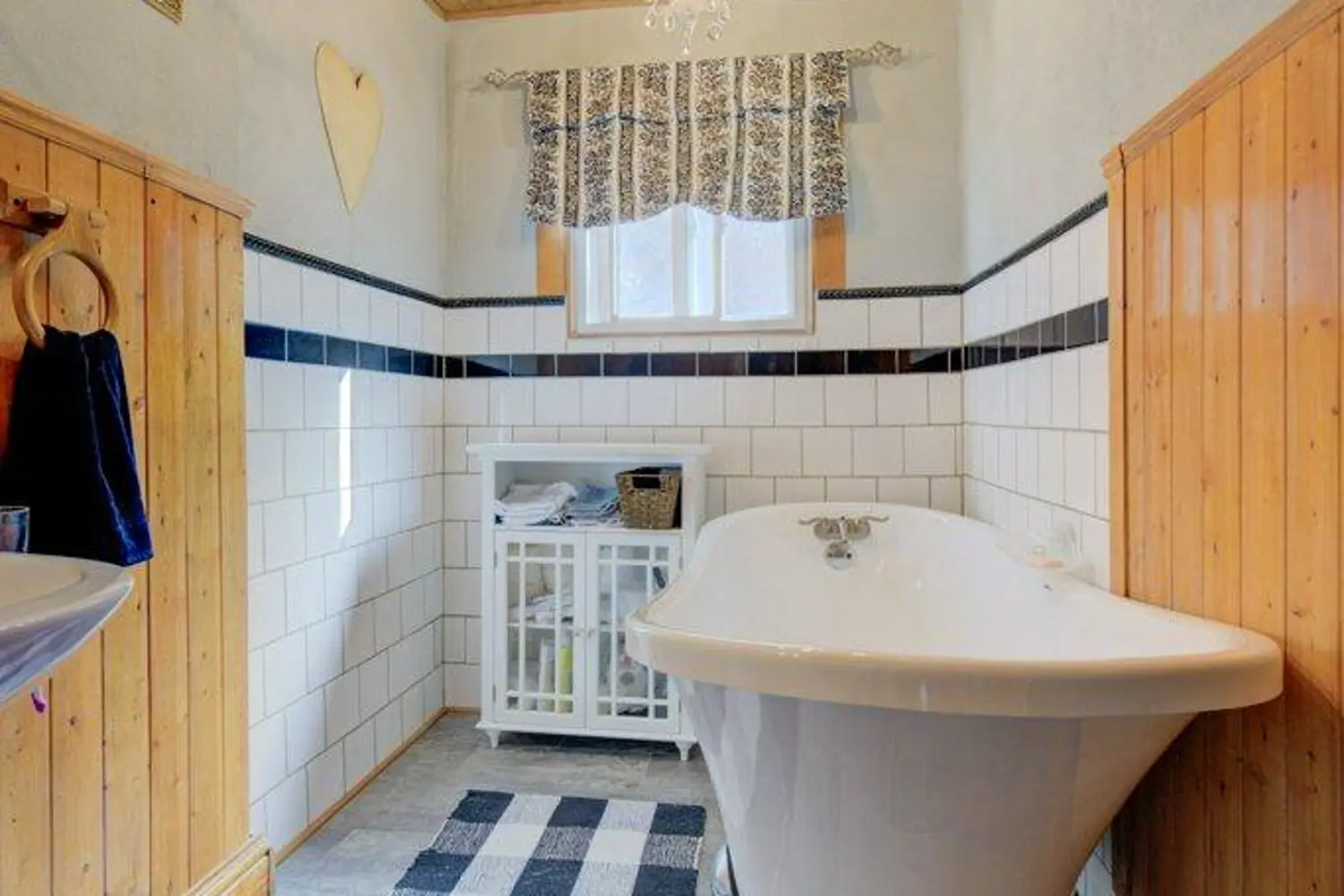 458 Upper Wentworth Street photo 4