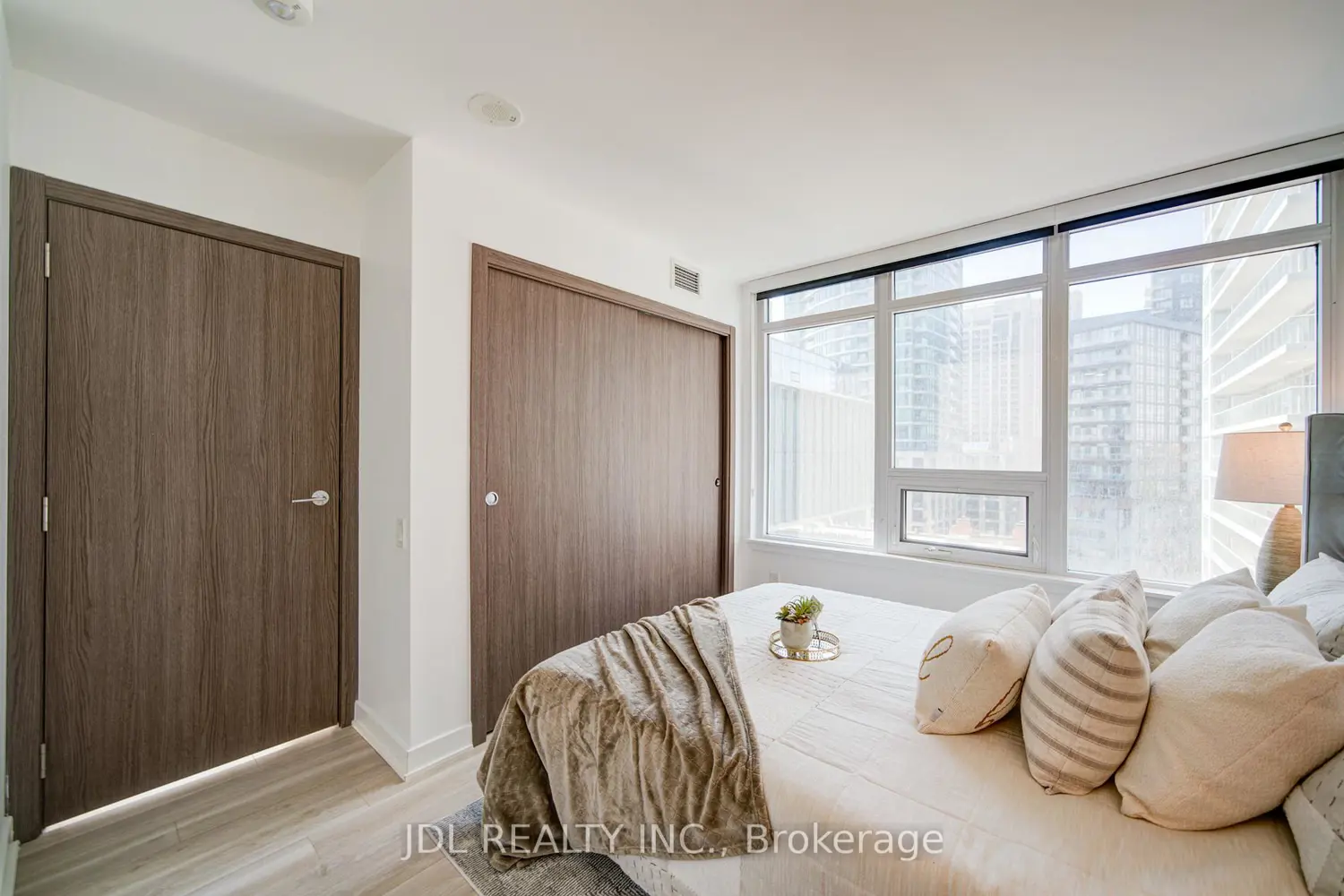 Additional image 12 of 17 Bathurst Street 902