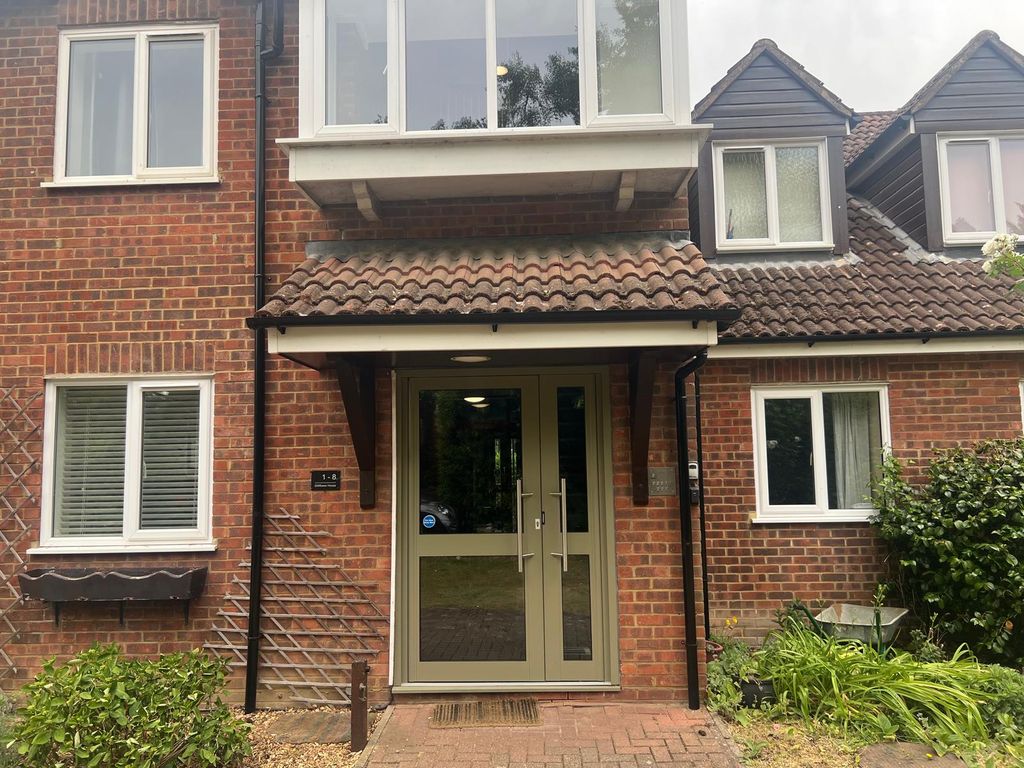 Additional image 3 of 3 bed flat for saleYewlands, Hoddesdon EN11