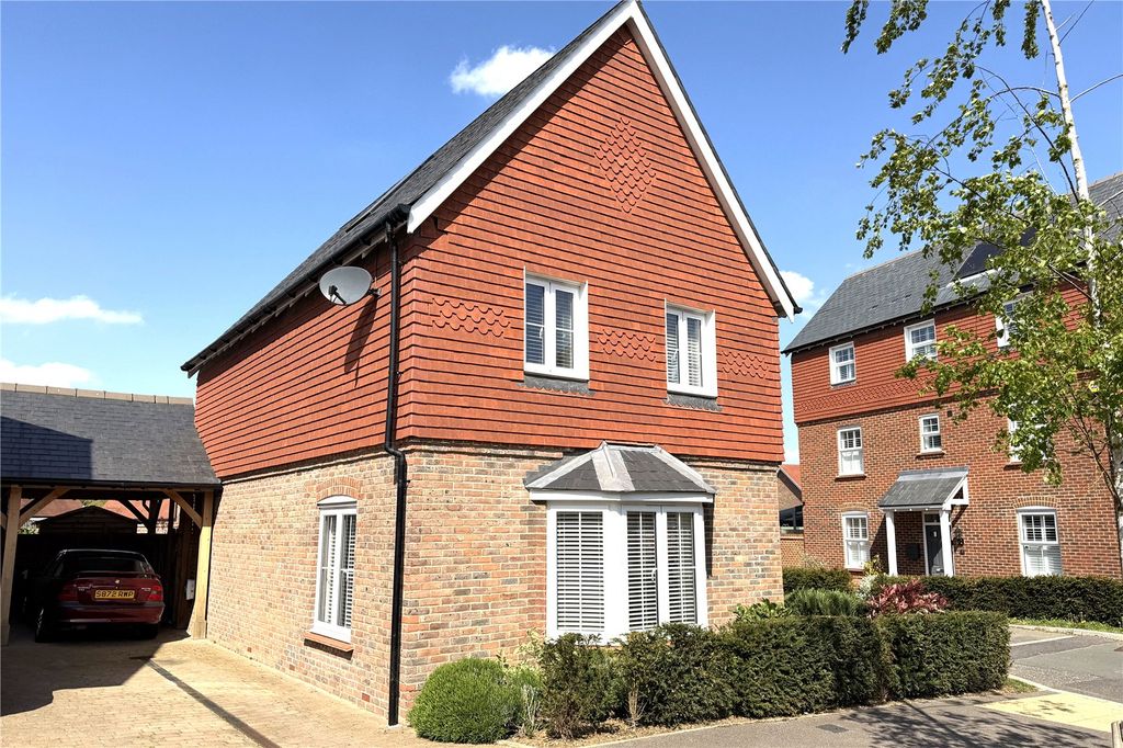 Additional image 13 of 3 bed detached house for saleDeepford Crescent, Hook, Hampshire RG27