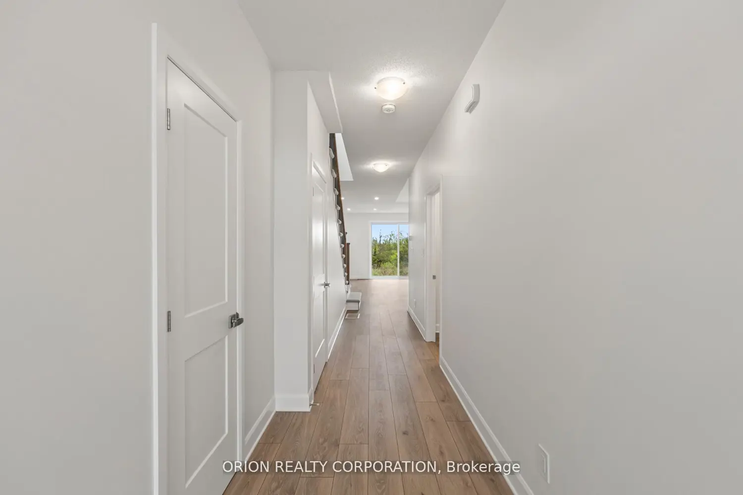 418 Buckthorn Drive photo 2