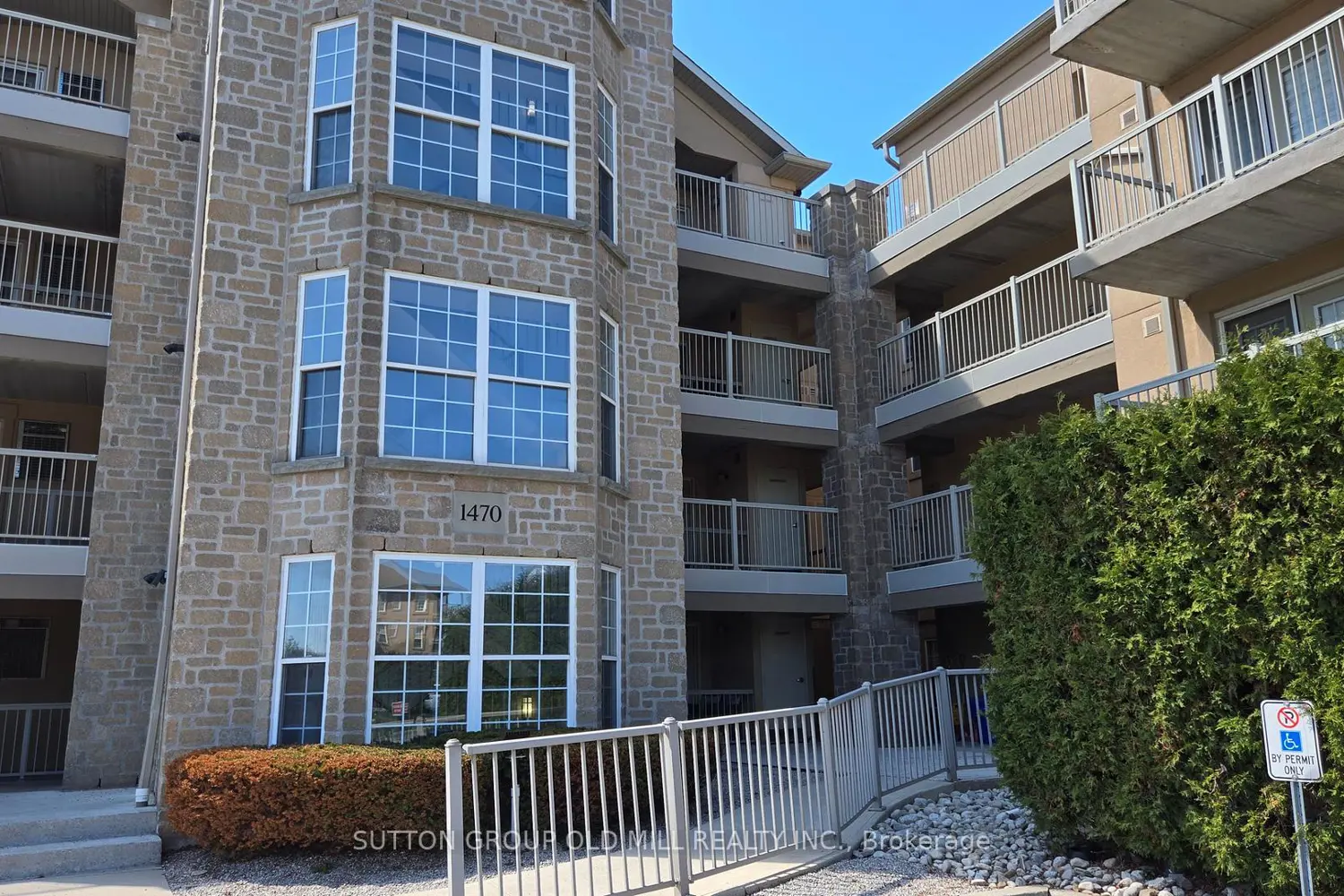 1470 Bishops Gate 208