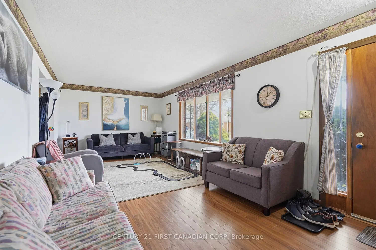 99 Muriel Crescent photo 5