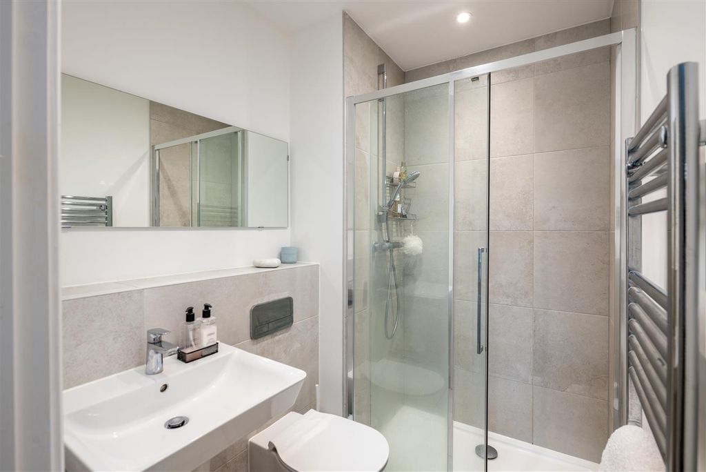 Additional image 11 of 2 bed flat for saleBrocklehurst Way, Horley RH6