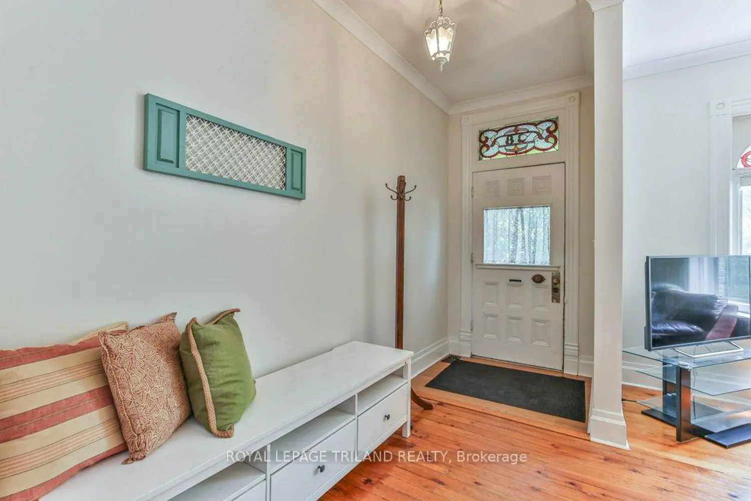 38 Byron Avenue photo 3