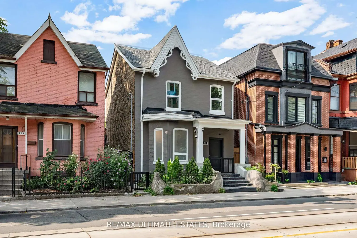 290 Bathurst Street photo 2