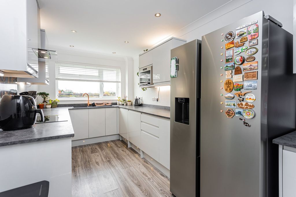 Additional image 2 of 2 bed flat for saleGrovelands, Horley RH6