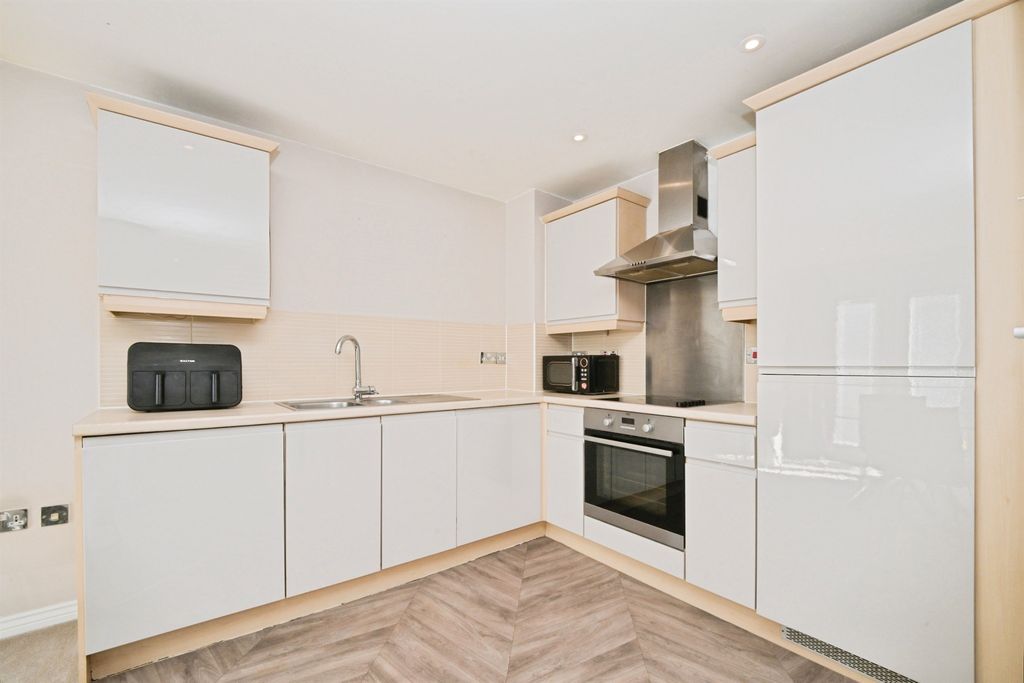 Additional image 6 of 2 bed flat for saleWaterfall Close, Hoddesdon EN11