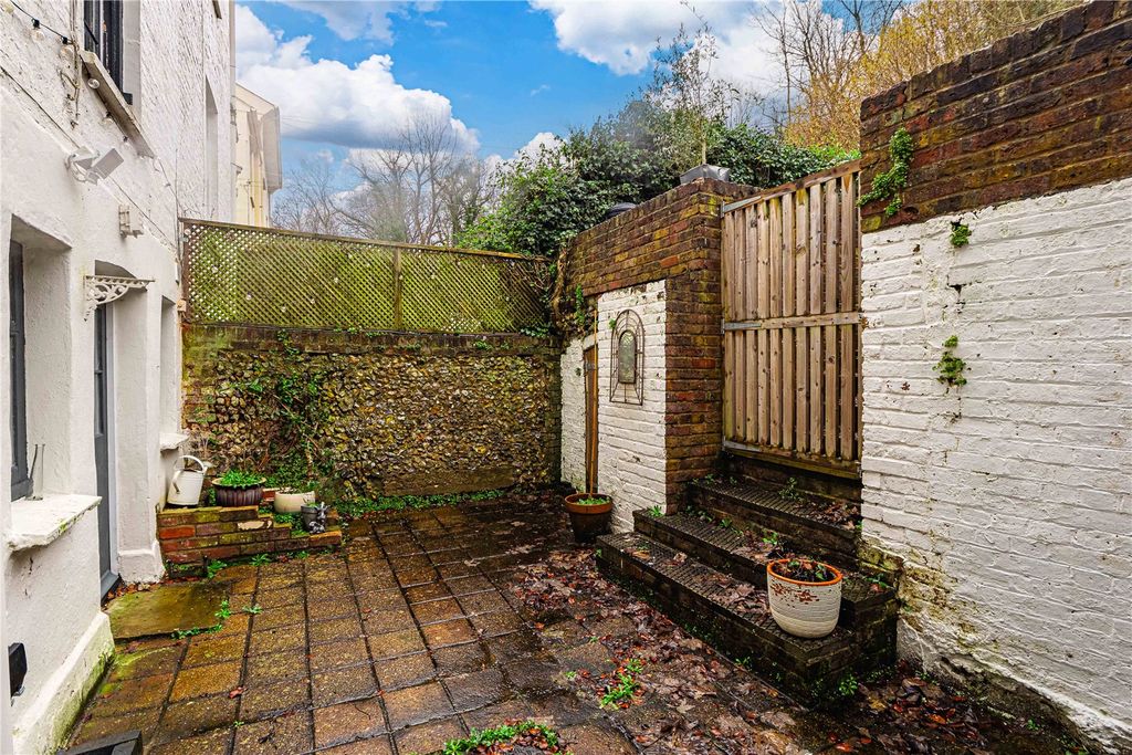 Additional image 24 of 4 bed semi-detached house for saleRoughdown Villas Road, Felden, Hemel Hempstead, Hertfordshire HP3