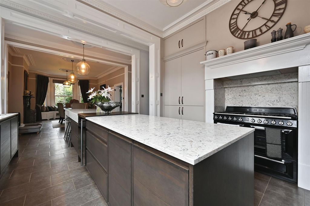 5 bed detached house for saleOld Roar Road, St. Leonards-On-Sea TN37 photo 3