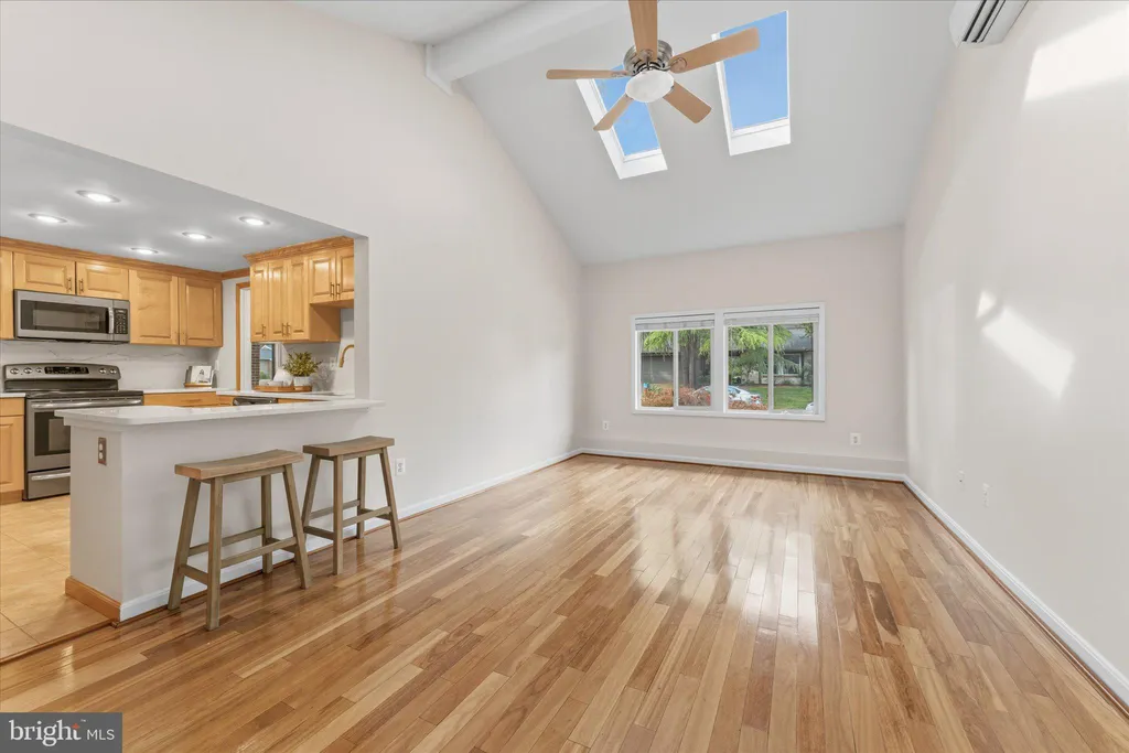 Additional image 10 of 125 Victoria Place, Sterling, VA 20164