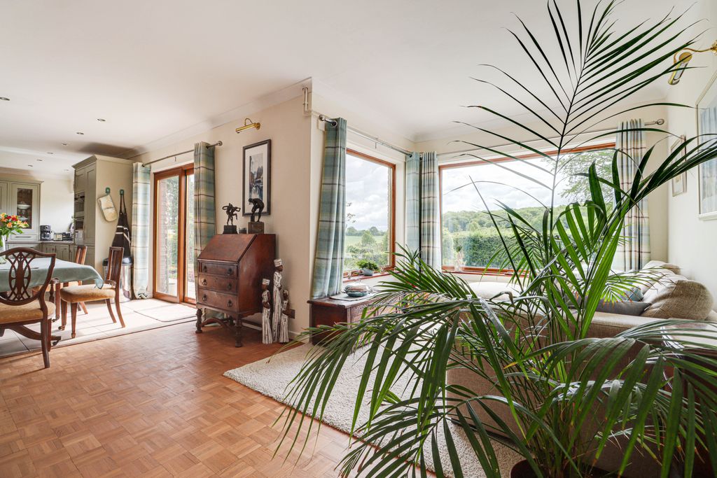 Additional image 2 of 4 bed detached house for saleHighclere Drive, Hemel Hempstead HP3