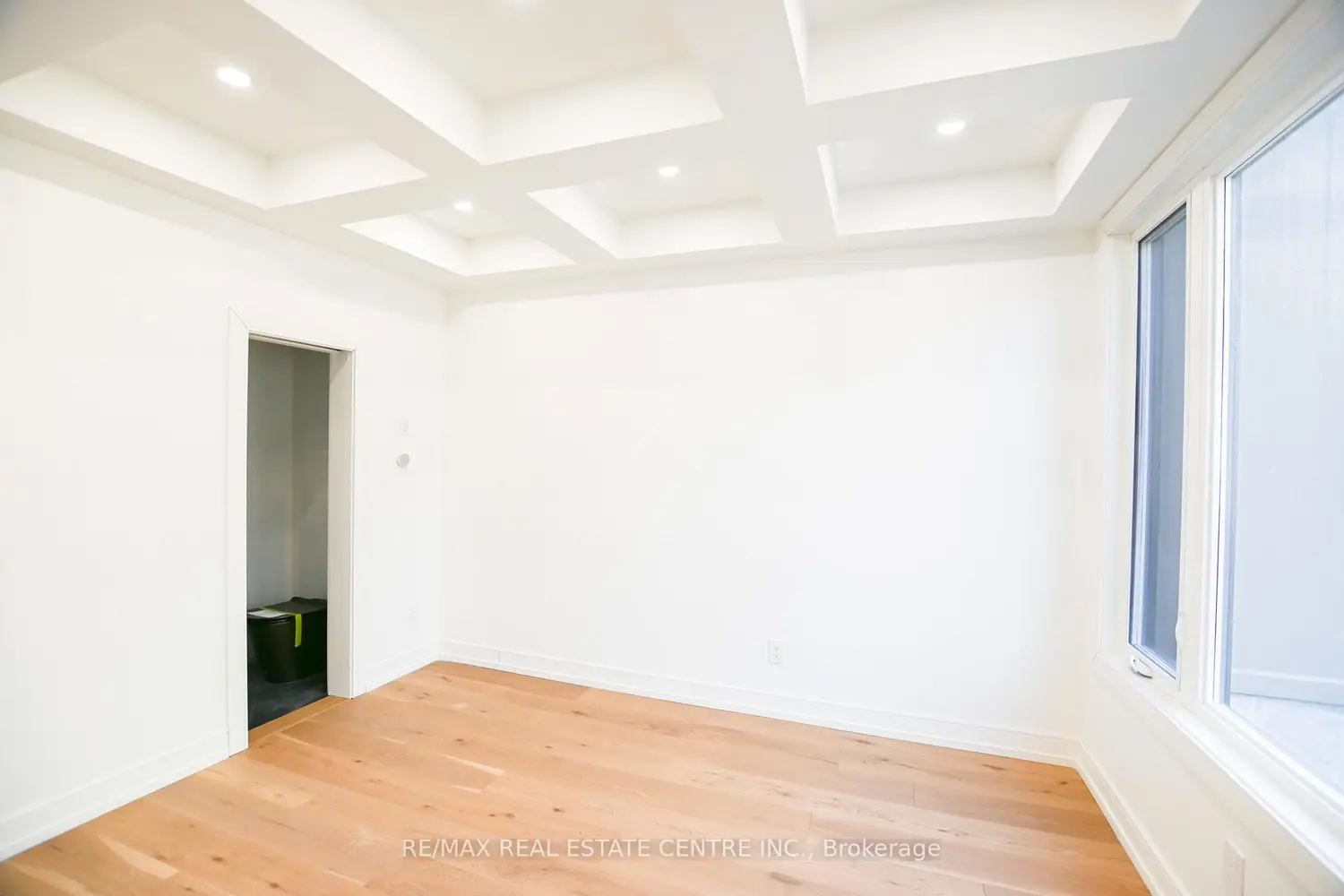 59 Jones Avenue photo 3