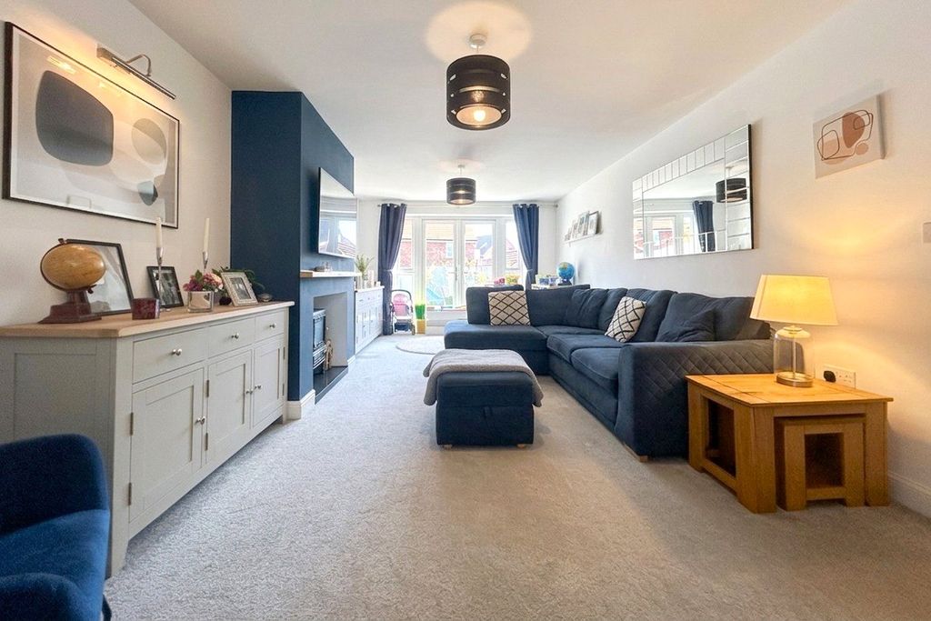 Additional image 8 of 5 bed detached house for saleViney Close, Hook, Hampshire RG27