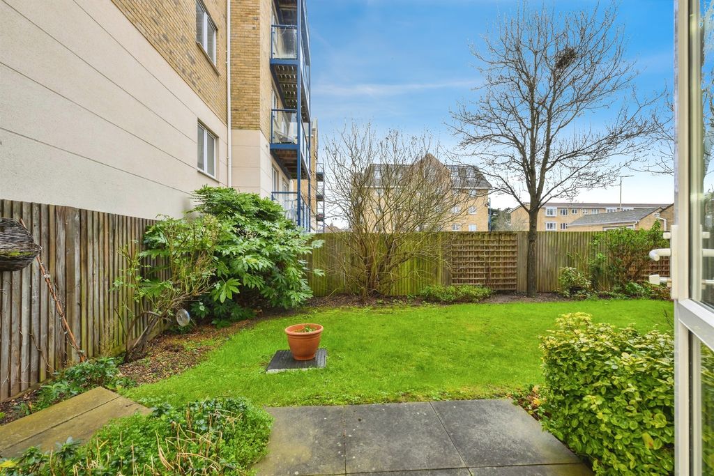 Additional image 13 of 2 bed flat for saleBrocket Road, Hoddesdon EN11