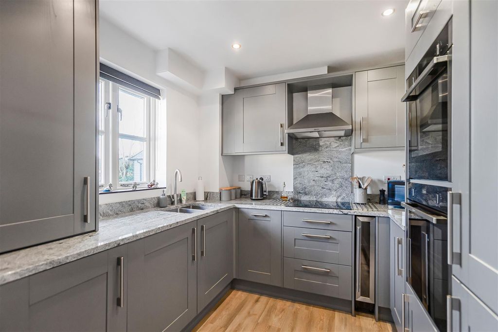 Additional image 10 of 2 bed flat for saleCoopers Court, Hertford, Hertford SG14