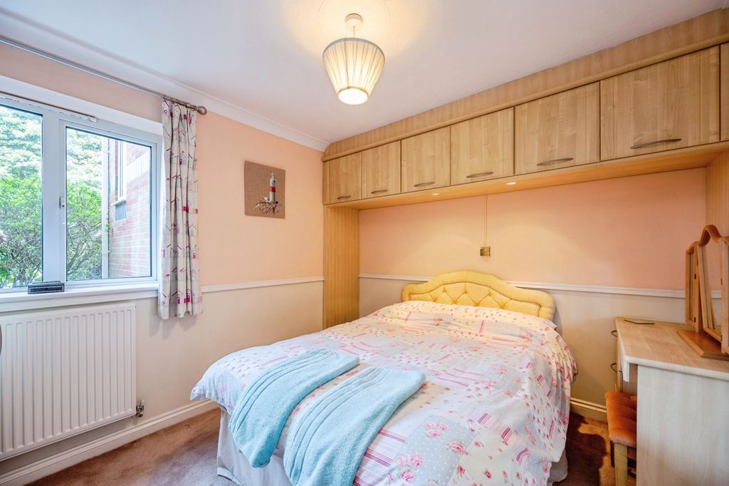 Additional image 5 of 3 bed flat for saleSea Front, Hayling Island, Hampshire PO11