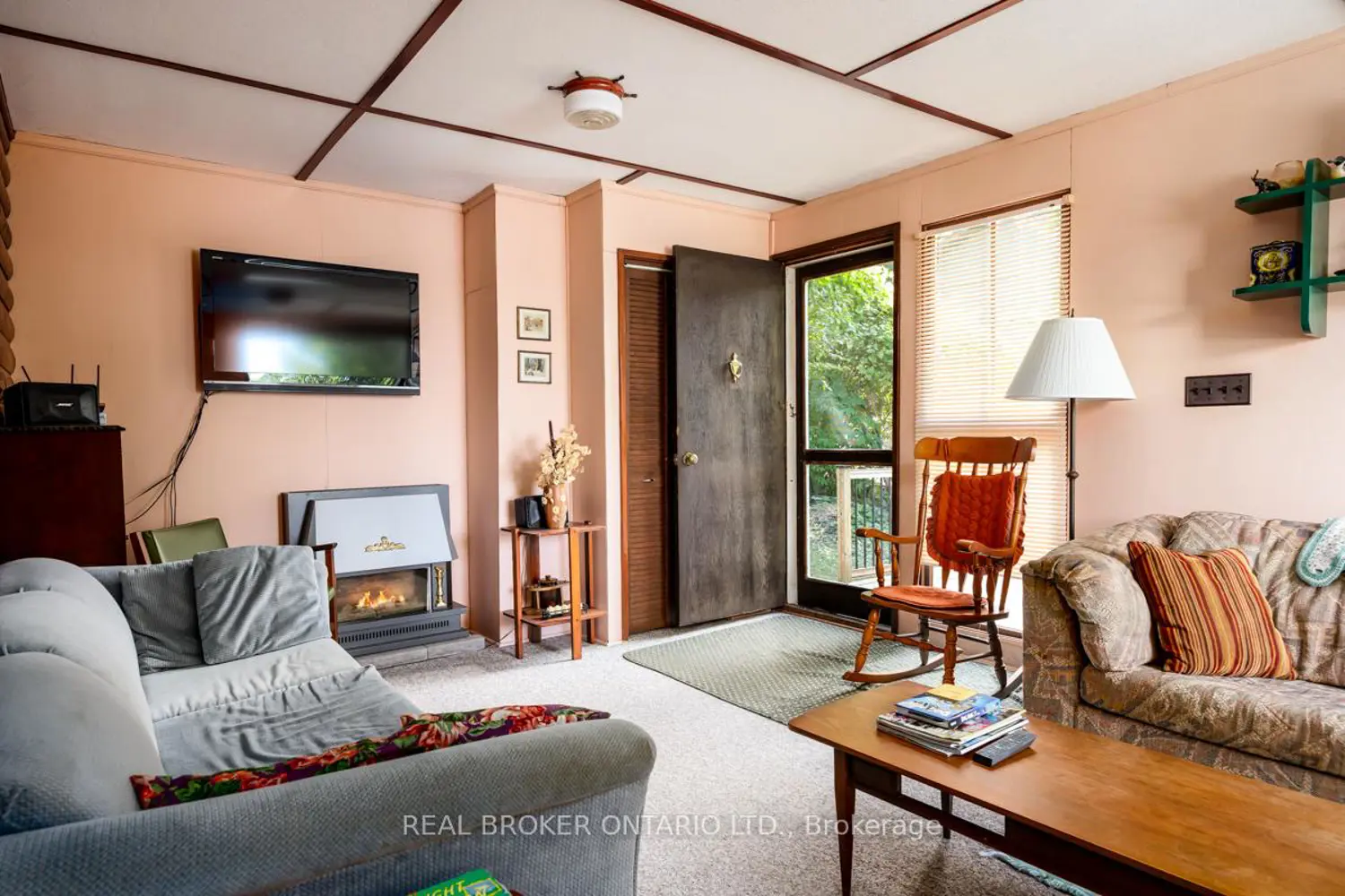70 Ivy Lane photo 3