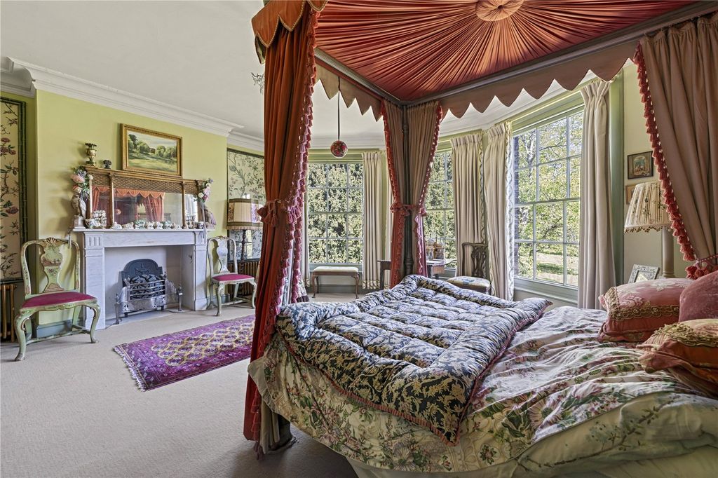 Additional image 7 of 2 bed flat for saleGarricks Villa, Hampton Court Road, Hampton, Middlesex TW12