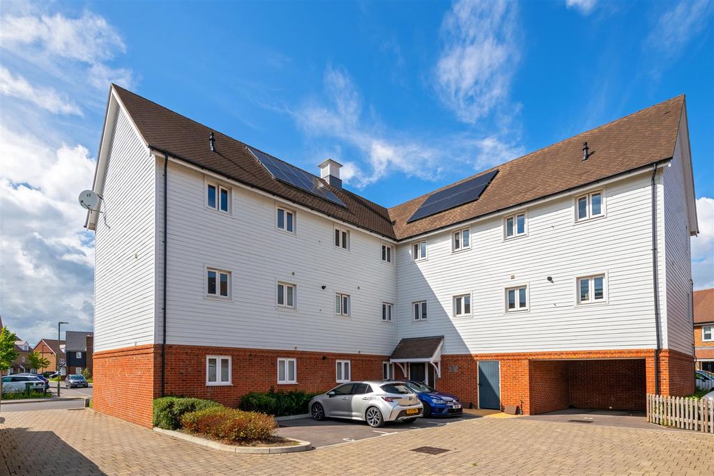 Additional image 15 of 2 bed flat for saleBrocklehurst Way, Horley RH6