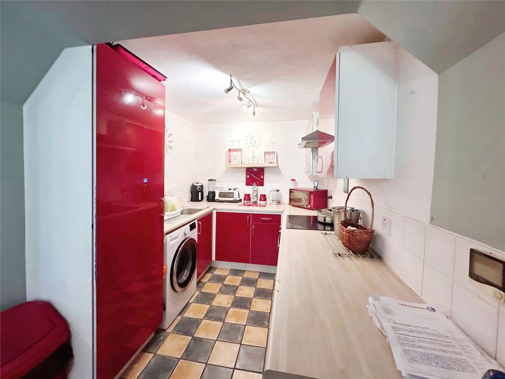 1 bed flat for saleBurdett Court, Navigation Rise, Milnsbridge, Huddersfield HD3 photo 3